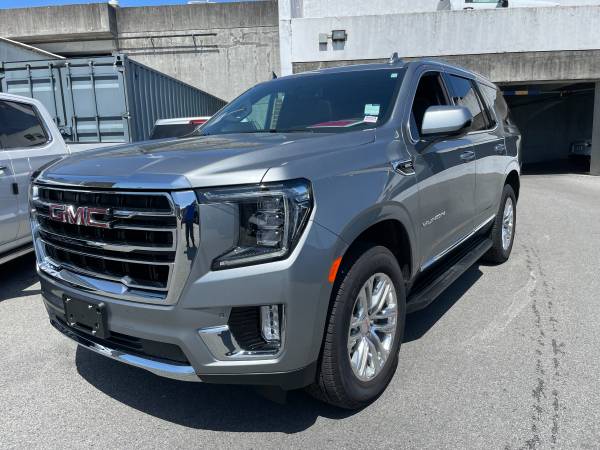 2023 GMC Yukon SLT Silver 5900 km 5.3 V8 for