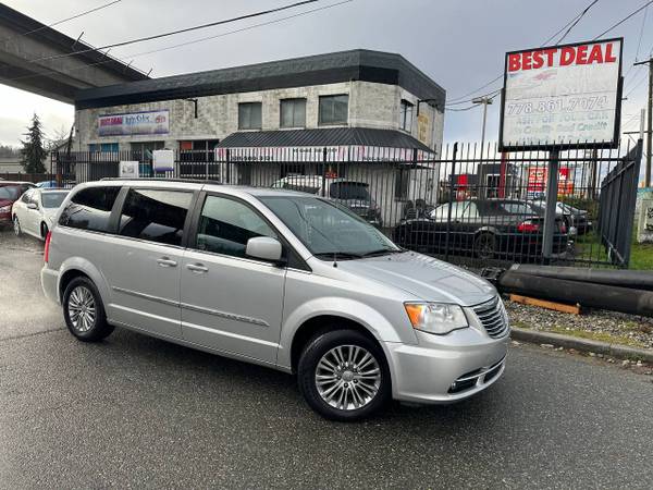 2012 Chrysler Town & Country/Dodge Caravan with Navigation, Sunroof, and