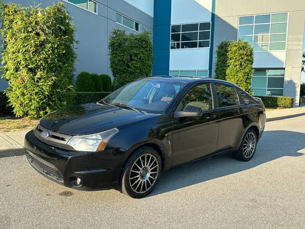 2010 Ford Focus SES Automatic with A/C, Moonroof - Local