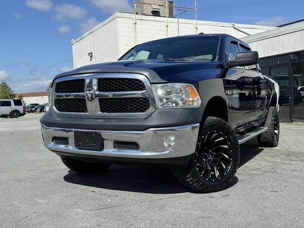 2018 RAM 1500 Express 4x4 Crew Cab 5'7" Box for