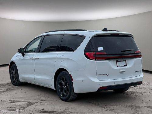 2024 Chrysler Pacifica Select Hybrid - White for $0 Build