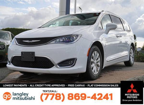 2020 Chrysler Pacifica Touring-L FWD Minivan: LOW KMS, CLEAN, MINT