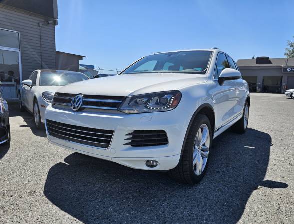 2014 Volkswagen Touareg Comfortline AWD for $0 Build Credit, Poor