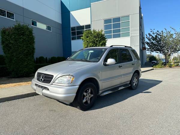 2000 Mercedes-Benz ML320 AWD with 7 Seats, Automatic Transmission -