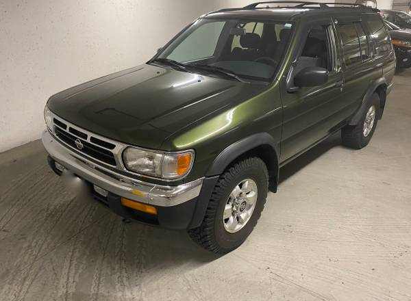 1997 Nissan Pathfinder 4 Door AT 4X4 Very Clean for