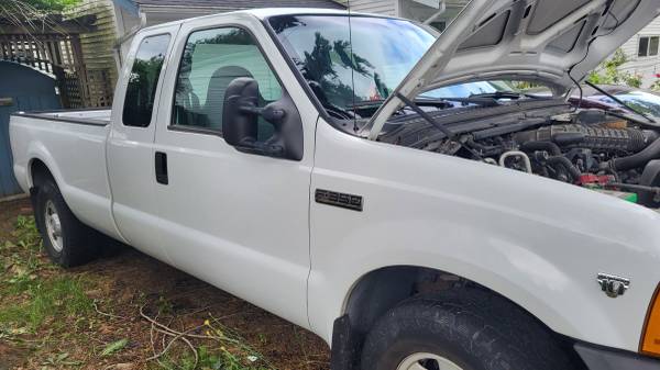 Ford F-350 V10 2023 Model for $0 Build Credit, Poor