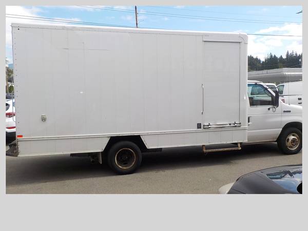 2012 Ford Box Van 450 with Carpet Cleaning Machine for