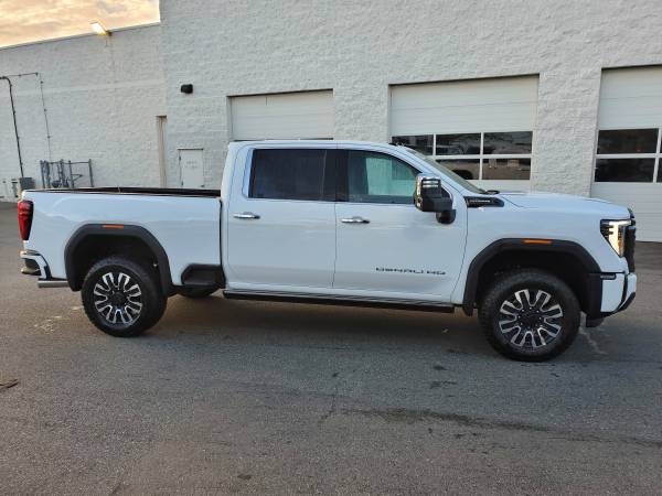 2025 GMC Sierra 3500HD Ultimate Denali 5th Wheel Prep Tech