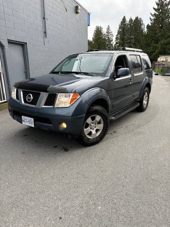 2005 Nissan Pathfinder SE V6 4X4 - Dealer Serviced, New