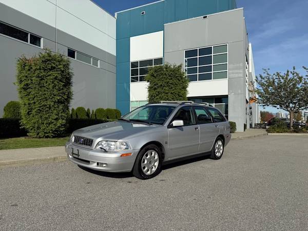 2003 Volvo V40 Wagon Trim - 173,000 KM, Automatic, A/C,