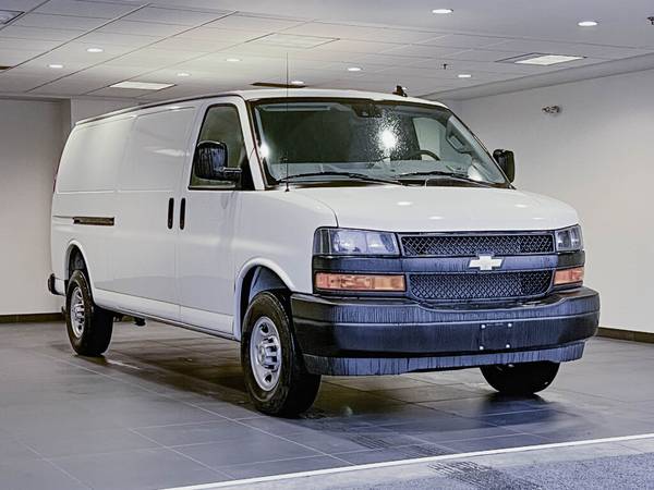 2023 Chevrolet Express 3500 V6 155" - 705 km for