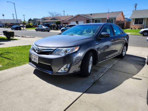 2014 Toyota Camry Hybrid - Excellent Condition, 84,000 miles for