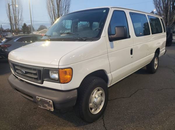 2007 Ford Econoline E-350 Super Extended XLT 15 Passenger Van