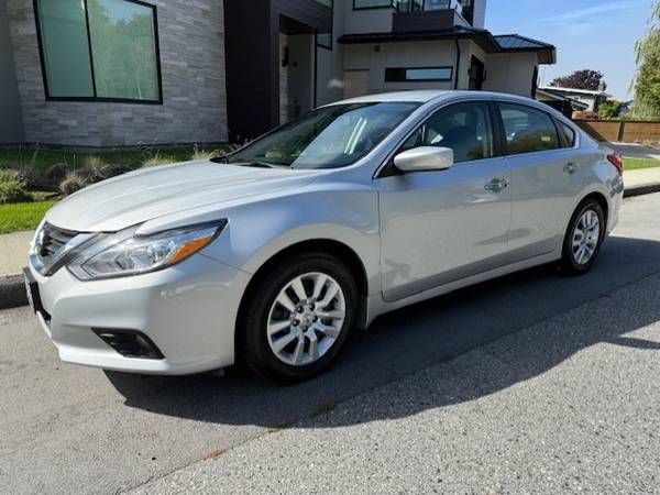 2016 Nissan Altima 2.5S - Low KM, No Accidents for