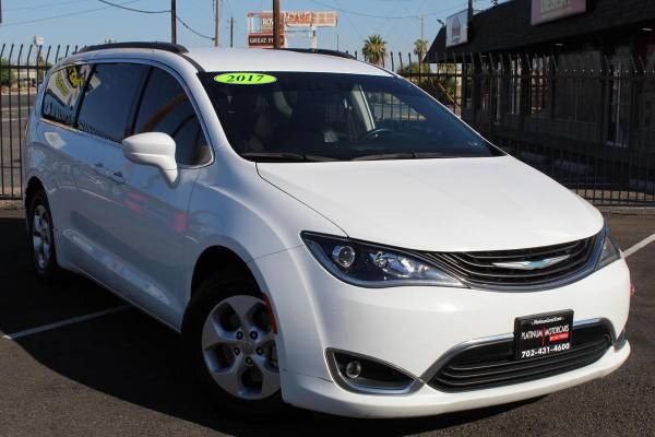 2017 Chrysler Pacifica Hybrid Premium for $0 Build Credit, Poor