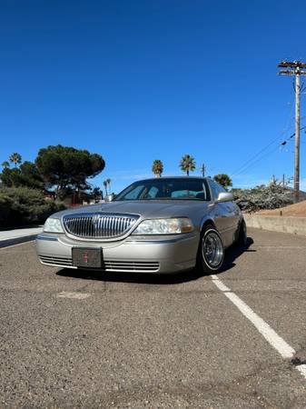 2003 Lincoln Town Car Lowrider for $0 Build Credit, Poor