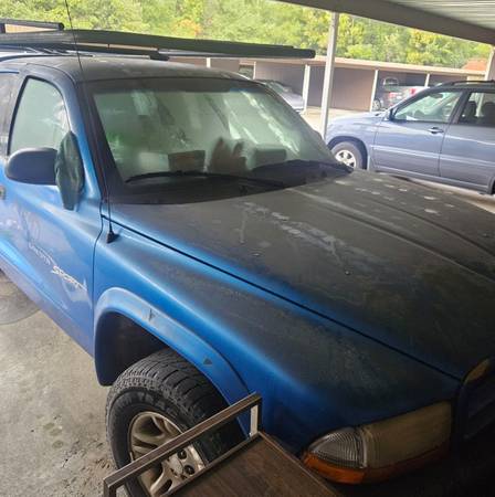 2005 Dodge Dakota 4X4 5-Speed for $0 Build Credit, Poor