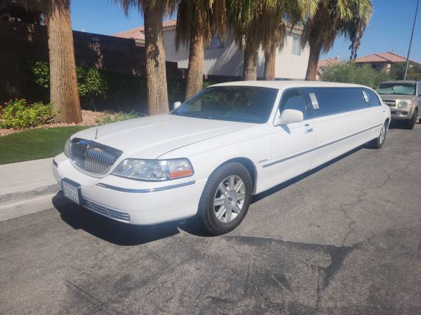 2008 Lincoln Town Car Limousine for $0 Build Credit, Poor