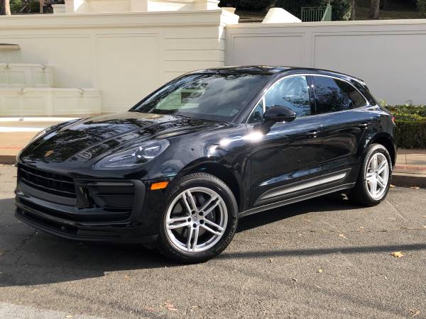 2022 Porsche Macan AWD - Superb, Clean Carfax, Low Miles,