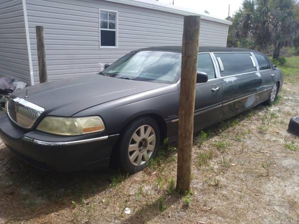 2003 Lincoln Town Car Limousine for $0 Build Credit, Poor