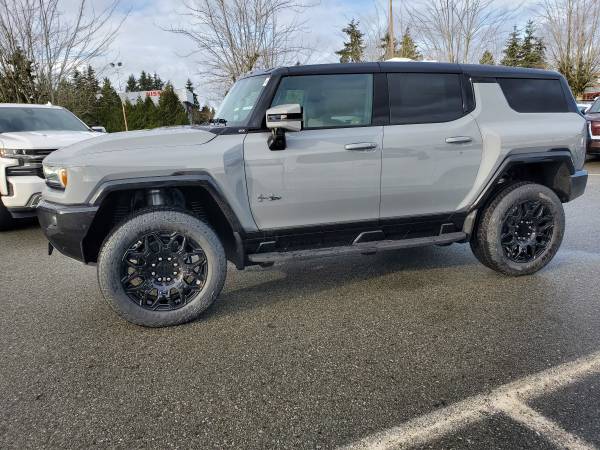 2025 GMC Hummer EV 2X with Super Cruise and Infiniti