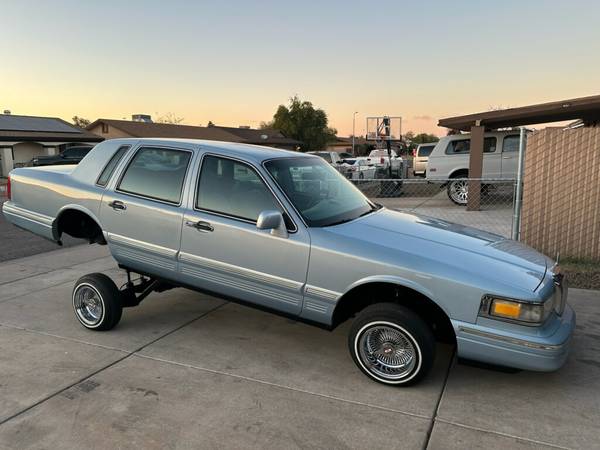 2023 Lincoln Town Car Lowrider for $0 Build Credit, Poor