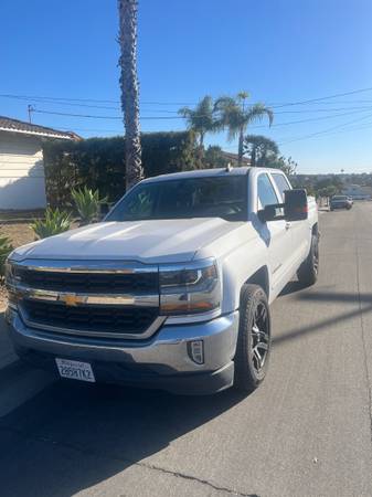 2017 Chevrolet Silverado 1500 Crew Cab LT - 42,000 Original