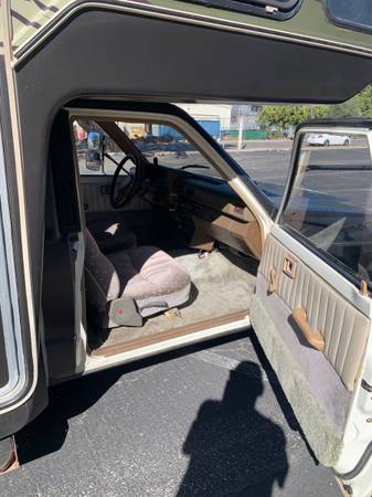 1987 Toyota Sunrader Trim for $0 Build Credit, Poor Credit,