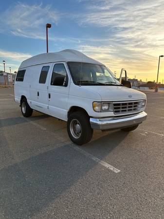 1992 Ford Econoline Campervan - Full Kitchen, Bathroom, Living Area