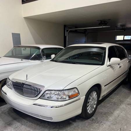 2004 Lincoln Town Car Ultimate for $0 Build Credit, Poor