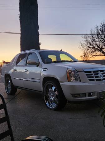 2008 Escalade EXT Premium Trim with Sunroof and Premium Wheels