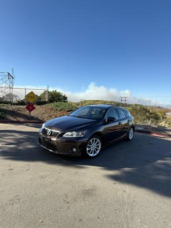 2013 Lexus CT 200h Hybrid - Clean Title, 2 Owners