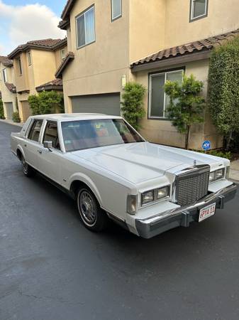 1986 Lincoln Town Car for $0 Build Credit, Poor Credit,