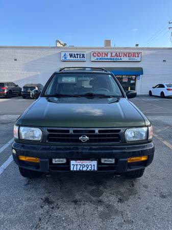 1996 Nissan Pathfinder 4x4 Trim for $0 Build Credit, Poor