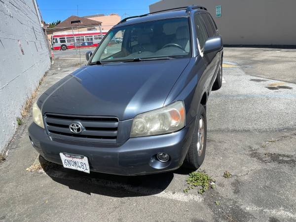 2005 Toyota Highlander Limited Low Miles One Owner for $0