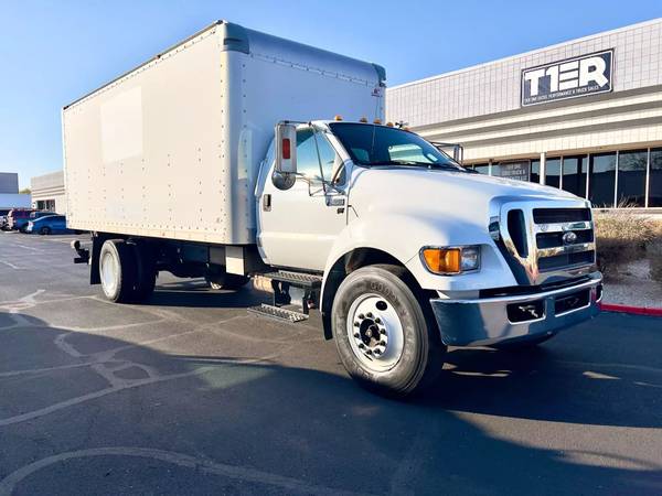 2019 Isuzu NPR HD 16' Box Truck + Lift Gate