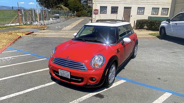 2013 Mini Cooper Hatchback Base Model - Well-Maintained, Passed Smog