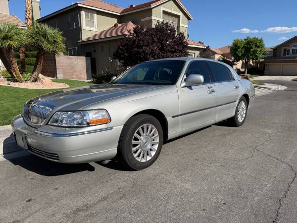 2003 Lincoln Town Car Executive for $0 Build Credit, Poor
