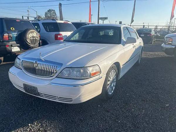 2003 Lincoln Town Car White for $0 Build Credit, Poor
