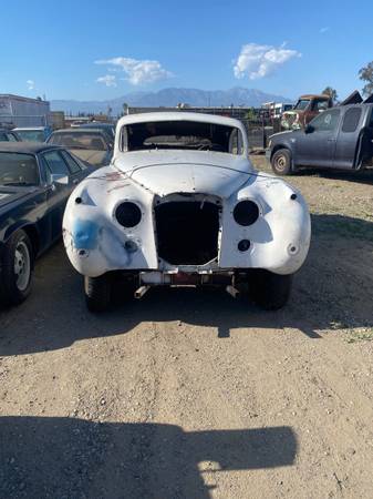 1961 Jaguar MK IX Saloon Rolling Carcass for $0 Build