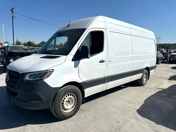 2022 Mercedes-Benz Sprinter Repairable Trim for $0 Build Credit, Poor