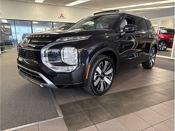 2025 Mitsubishi Outlander Platinum Edition for $0 Build Credit, Poor