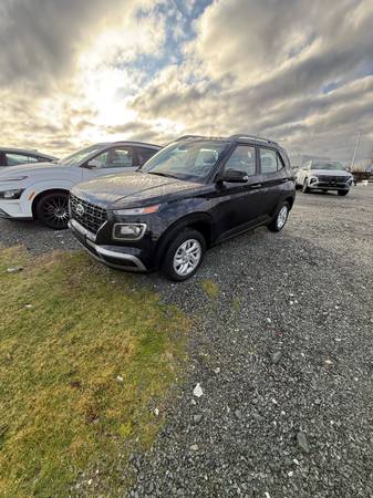 2025 Hyundai Venue Preferred Low KMS for $0 Build Credit,