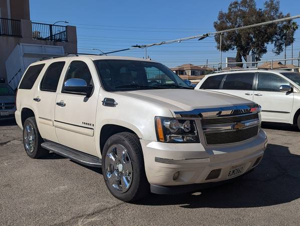 2008 Chevy Tahoe LTZ 4x4 with Sunroof – Financing Available!