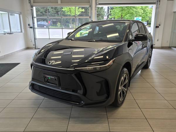 2023 Toyota bZ4X LE FWD EV - Local One Owner,