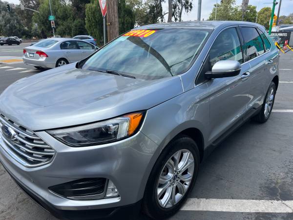2022 Ford Edge Titanium AWD Low Miles Clean Title for