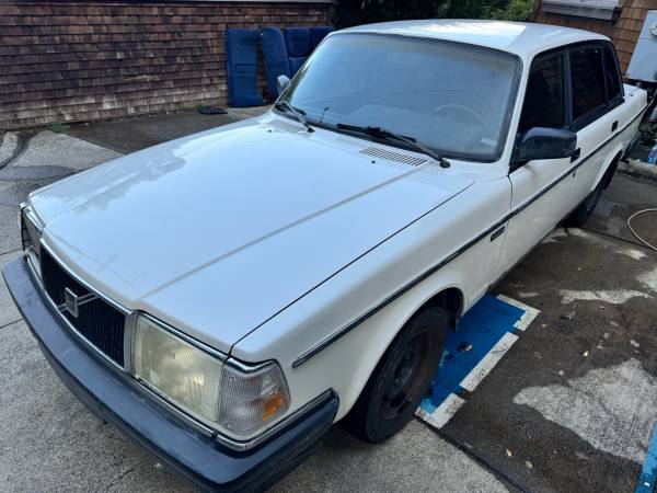 1993 Volvo 240 Sedan, 151K Miles, AT, AC, Nice Interior,
