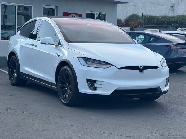 2017 Tesla Model X 90D for $0 Build Credit, Poor