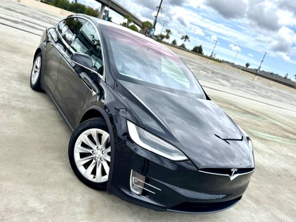 2017 Tesla Model X 90D for $0 Build Credit, Poor