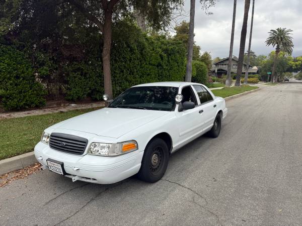 2000 Ford Crown Victoria Trim for $0 Build Credit, Poor